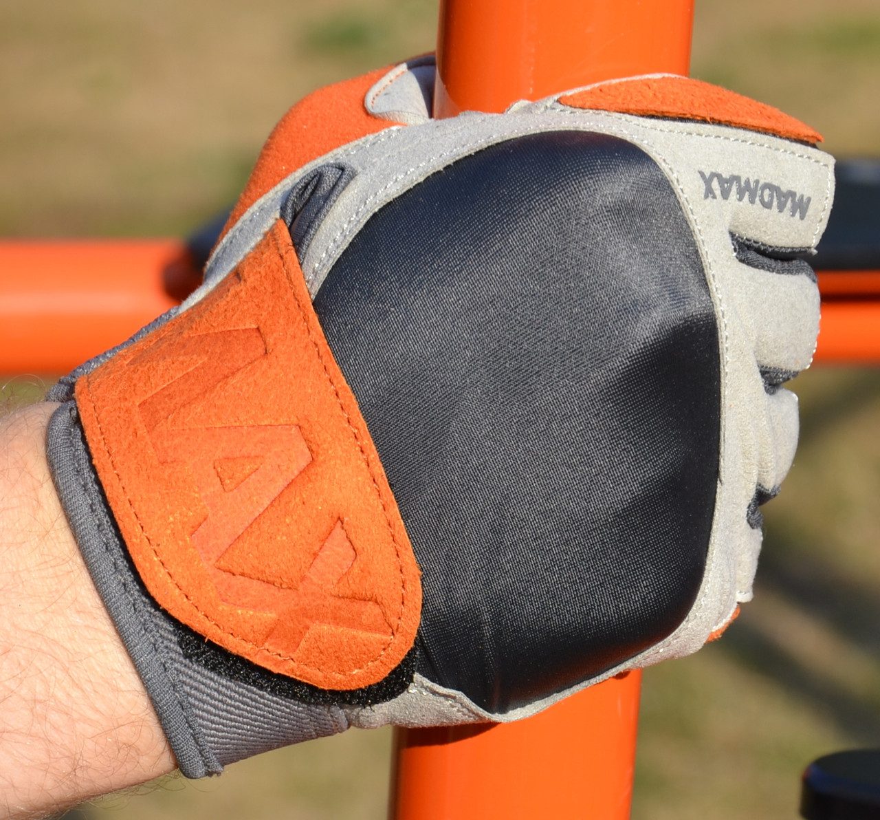 Рукавички для фітнесу MadMax MFG-850 Crazy Grey/Orange XXL