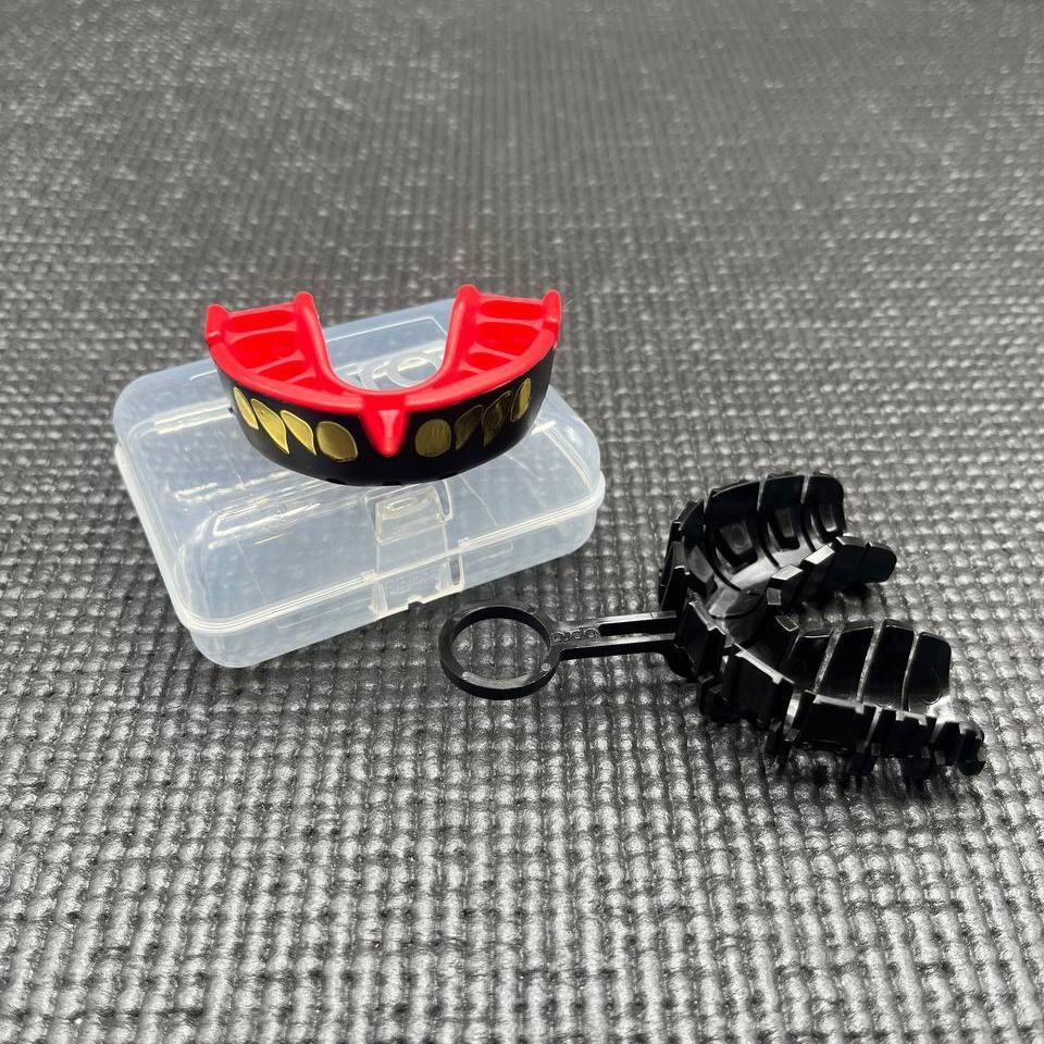 Капа OPRO Gold доросла (вік 11+) JAWS Black/Red (art.102504011)