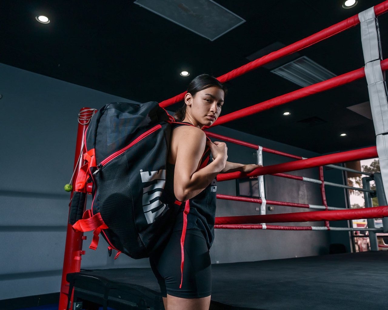 Спортивна сумка TITLE Boxing Champion Sport Bag/Backpack Black/Red
