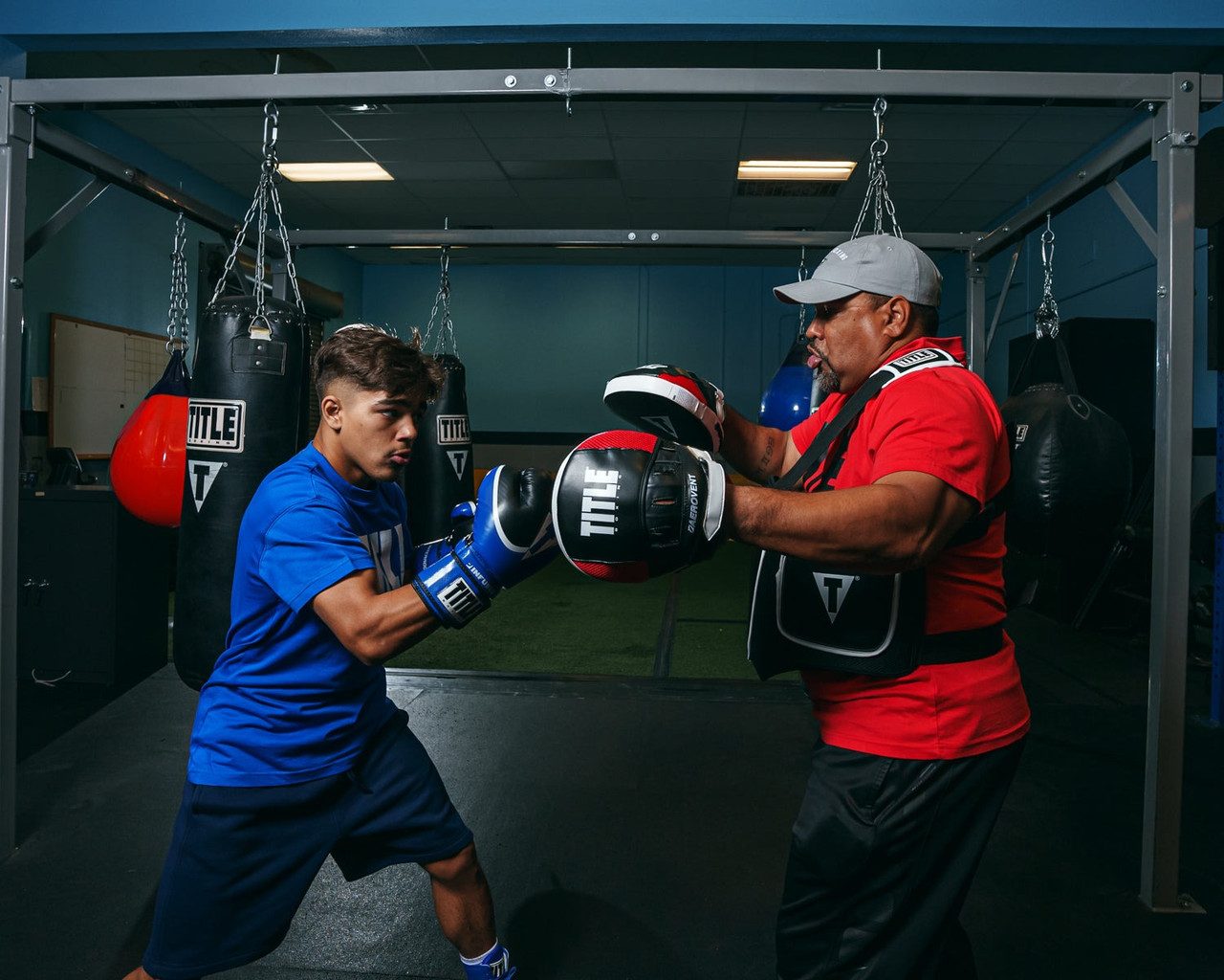 Лапи боксерські TITLE Boxing Aerovent Excel Incredi-Mitts 2.0 Black/Red/White